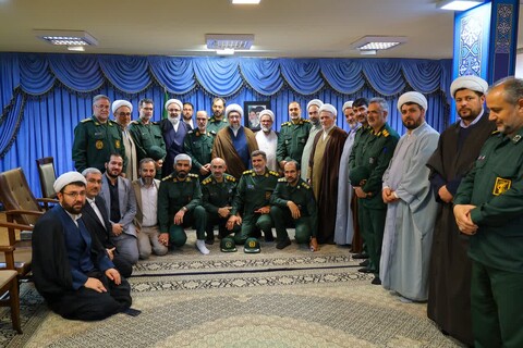 تصاویر | دیدار فرمانده، معاونین و نمایندگی ولی فقیه در سپاه عاشورا با نماینده ولی فقیه در استان