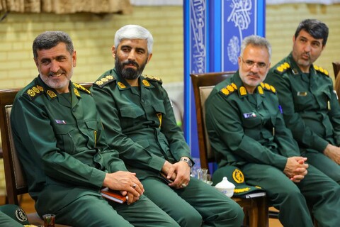 تصاویر | دیدار فرمانده، معاونین و نمایندگی ولی فقیه در سپاه عاشورا با نماینده ولی فقیه در استان