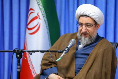 تصاویر | دیدار فرمانده، معاونین و نمایندگی ولی فقیه در سپاه عاشورا با نماینده ولی فقیه در استان