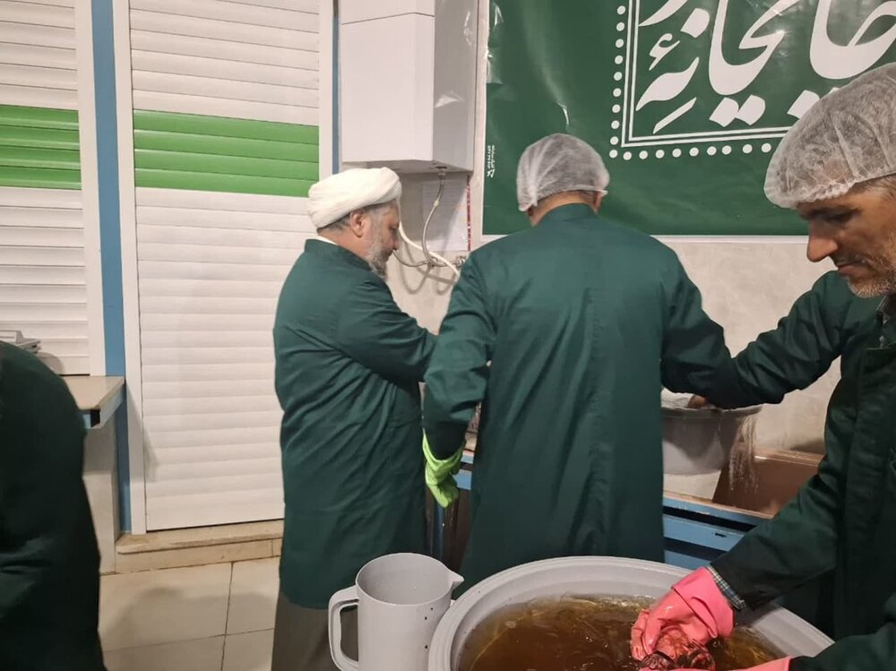 تصاویر/ حضور امام جمعه آران و بیدگل در چایخانه حرم حضرت امام رضا(ع)