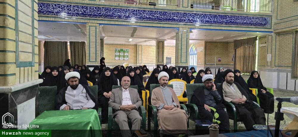 ممتازین مدرسه علمیه حضرت زینب سلام الله علیها تجلیل شدند