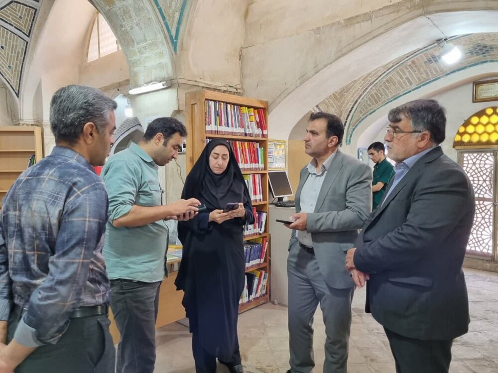 بازدید فرماندار کاشان از کتابخانه مسجد آقابزرگ