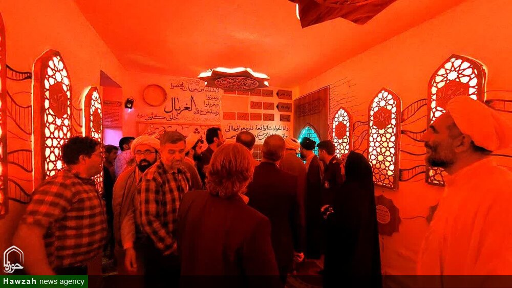 اولین نمایشگاه مهدویت با عنوان «حضور تا ظهور » در خمینی‌شهر افتتاح شد+ تصاویر