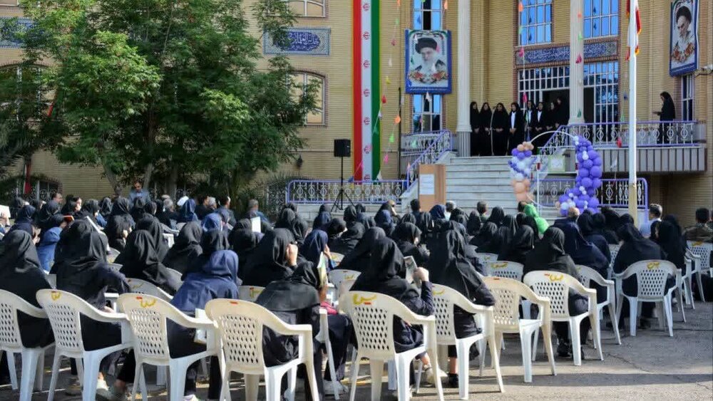 زنگ «سپاس معلم» در آران و بیدگل نواخته شد+عکس