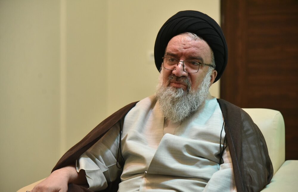 آية الله خاتمي: مؤسس الحوزة العلمية في قم كان سياسياً حكيماً وليس شخصية غير سياسية