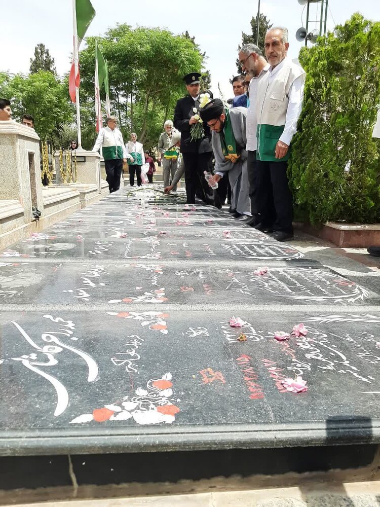 خادمان خورشید به کاشان، پایتخت گل سرخ ایران رسیدند+عکس