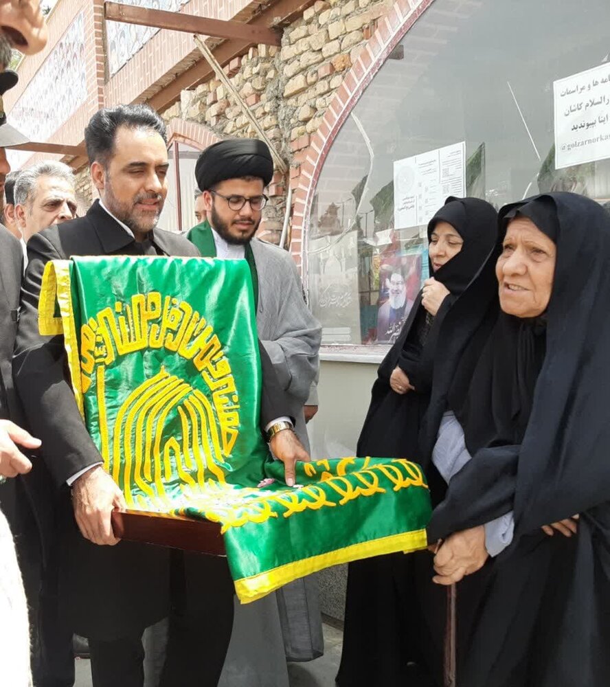 خادمان خورشید به کاشان، پایتخت گل سرخ ایران رسیدند+عکس