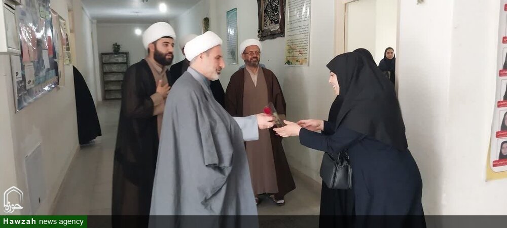تجلیل از معلمان دبیرستان شهیده خوانساری