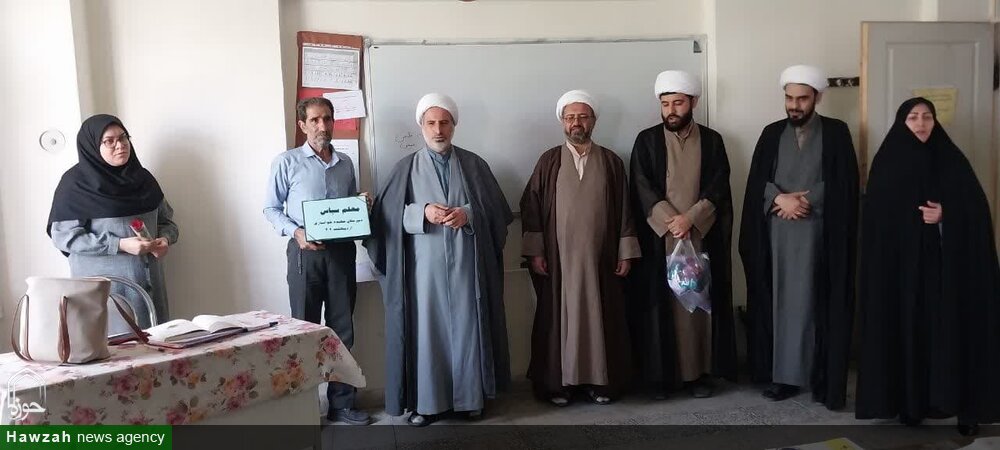 تجلیل از معلمان دبیرستان شهیده خوانساری