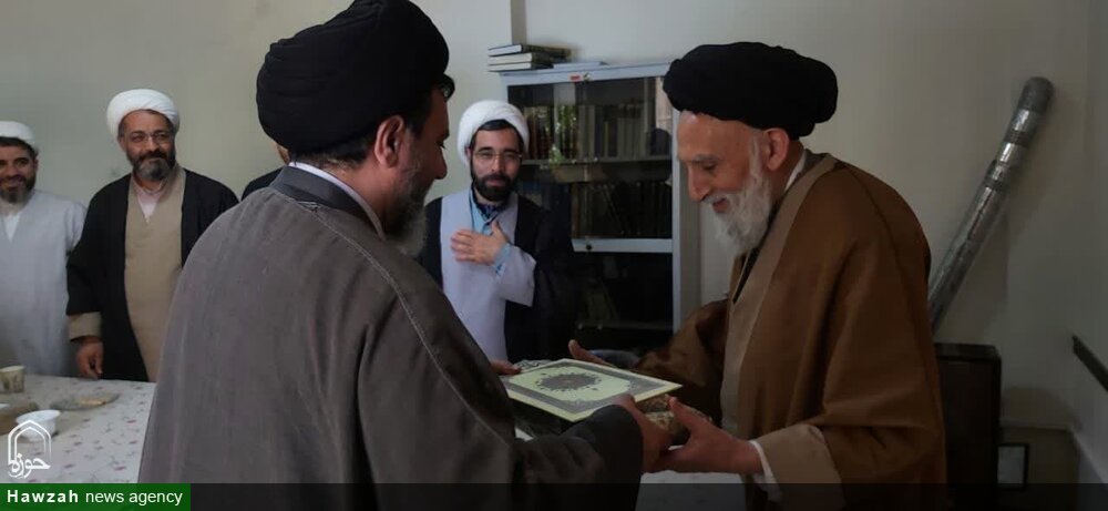 از خدمات و تلاش‌های آیت الله موسوی اصفهانی تجلیل شد+عکس