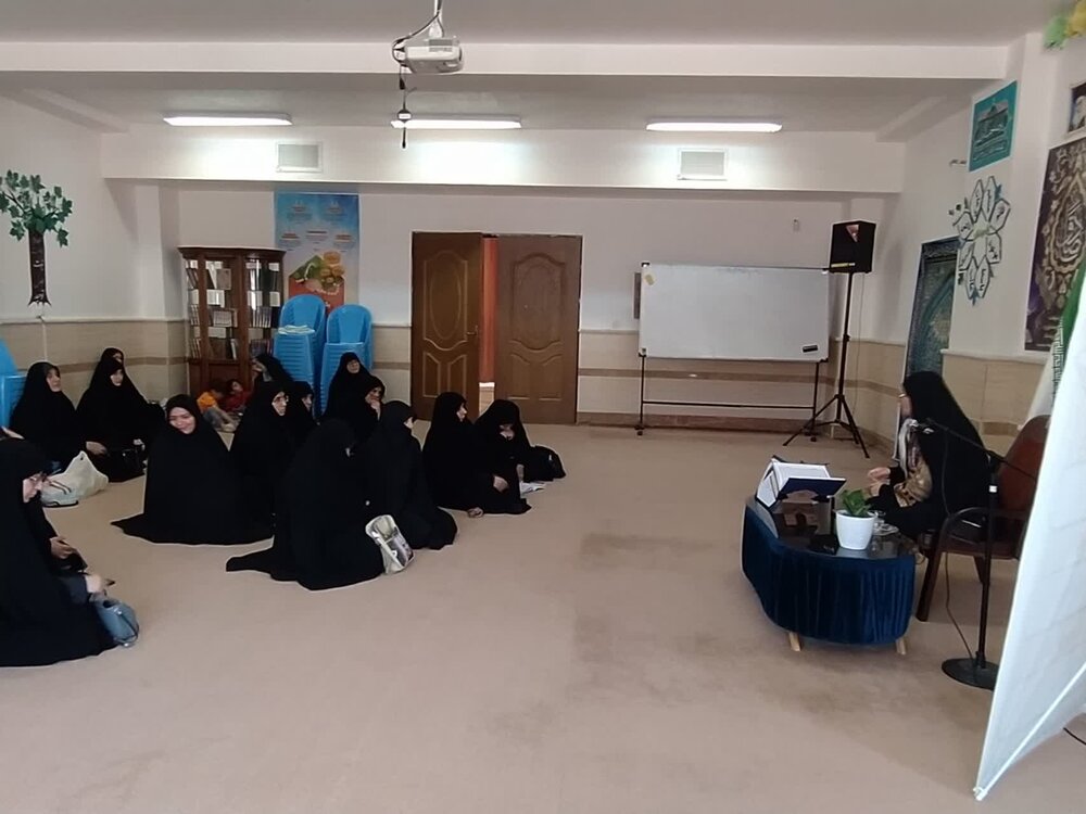 हदीसों और रिवायतो को हमेशा पवित्र कुरान की कसौटी पर परखेंः सुश्री जावेद
