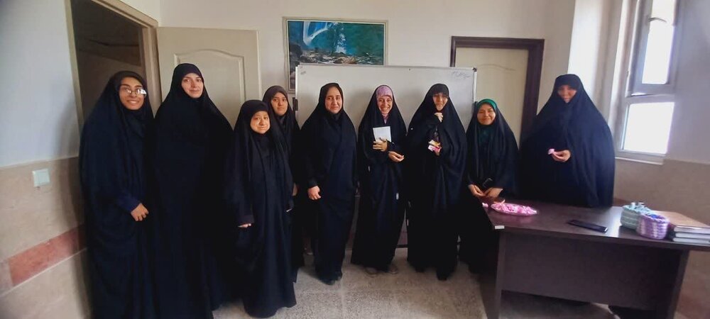 تصاویر/ جشن روز دختر همراه با تجلیل از اساتید مدرسه علمیه فاطمه المعصومه دلیجان