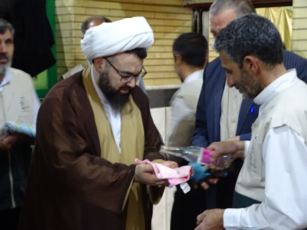 برگزاری مراسم عطر افشانی و غبارروبی امام‌زاده تاج‌الدین علی چهاربرج