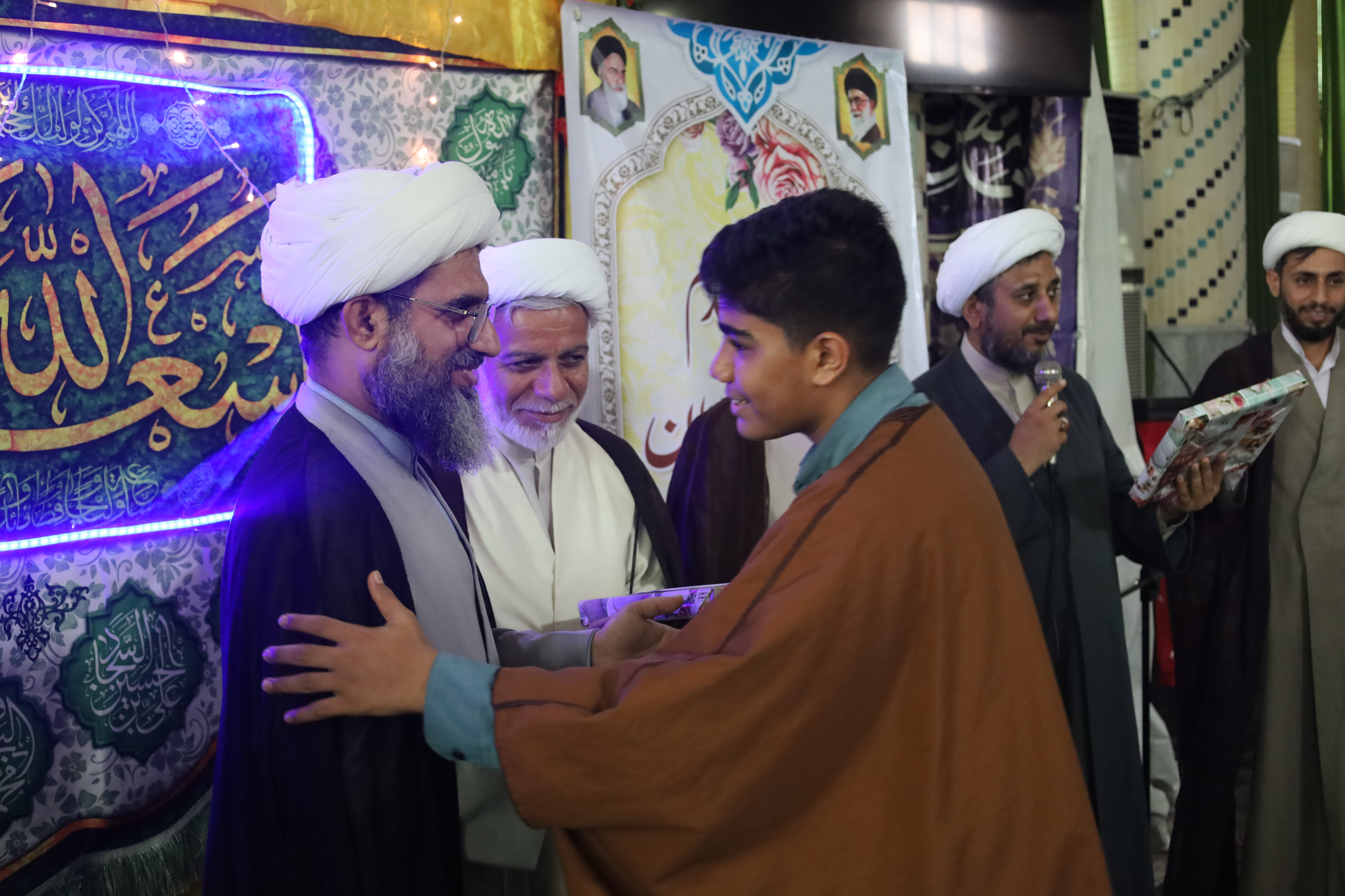 تصاویر/ مراسم گرامی‌داشت مقام معلم در مدرسه علمیه ولی‌عصر(عج) بندرعباس