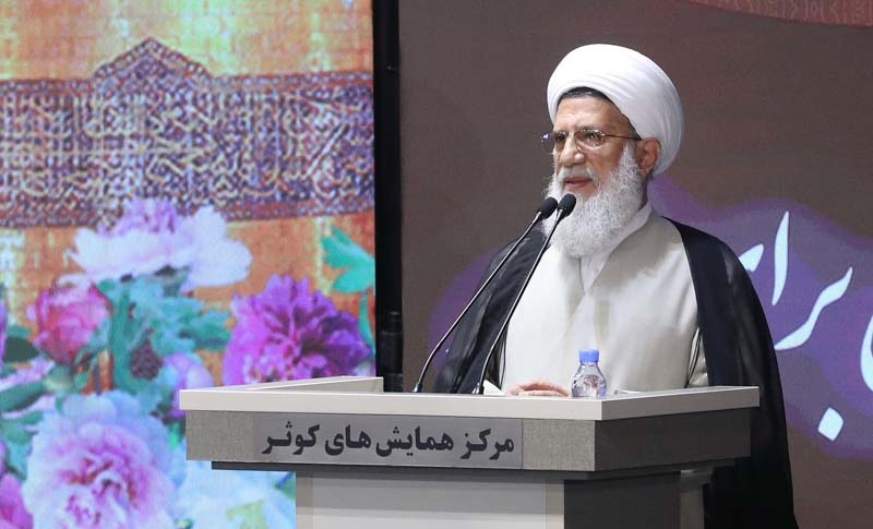 تقابل دو اردوگاه اسلام و استکبار به یکی از ایستگاه‌های مهم خود رسیده است/ همواره اراده‌ها بر عرّاده‌ها فائق آمده‌اند