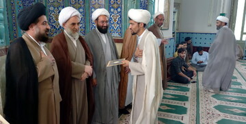 تصاویر/ تجلیل از اساتید و طلاب مدرسه علمیه آیت‌الله مدنی کاشانی(ره)