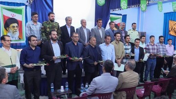 تصاویر/ نواخت«زنگ سپاس معلم و دهه کرامت» در کاشان