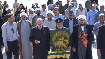 استقبال از کاروان زیر سایه خورشید در جوار امامزادگان سید محمد و سید امیر نظام الدین(ع) حاجی آباد
