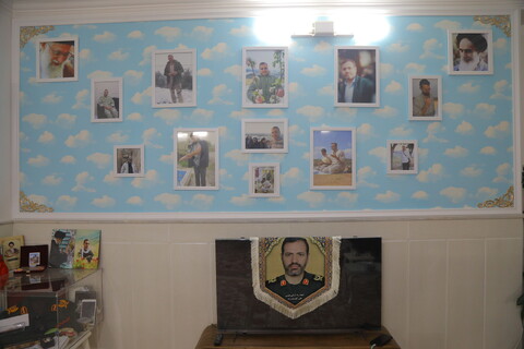 تصاویر/ حضور جمعی از اصحاب رسانه در منزل شهید آقازاده( دارای 4 دختر) بمناسبت روز دختر