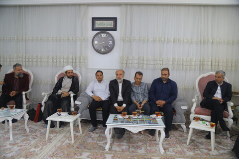 تصاویر/ حضور جمعی از اصحاب رسانه در منزل شهید آقازاده( دارای 4 دختر) بمناسبت روز دختر