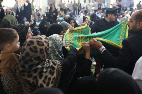 حضور خادمین حرم مطهر رضوی در بندرامام خمینی (ره)