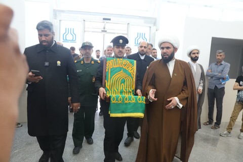 استقبال اقشار مختلف مردم از خادمین حرم مطهر رضوی در آستان مقدس شهدای گمنام بندر امام خمینی (ره)