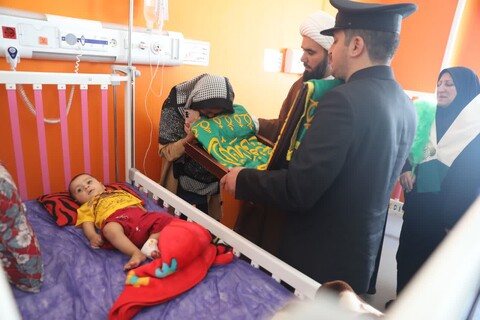 حضور خادمین حرم مطهر رضوی در بیمارستان نوید بندر امام خمینی (ره)