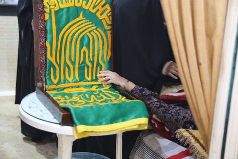 حضور خادمین حرم مطهر رضوی در منزل شهیدان سرافراز سید حسن مقدم و مرتضی مطوری 