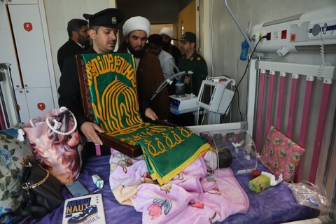 حضور خادمین حرم مطهر رضوی در بیمارستان نوید بندر امام خمینی (ره)