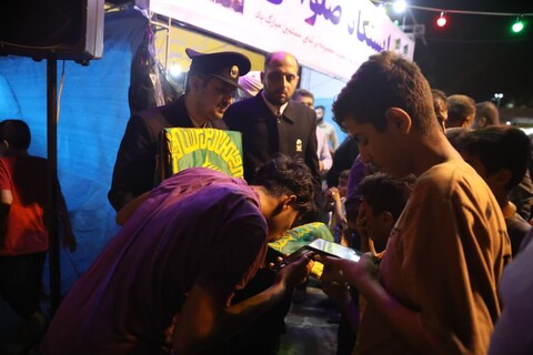 حضور خادمین حرم مطهر رضوی در بندرامام خمینی (ره)