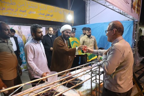 حضور خادمین حرم مطهر رضوی در ایستگاه صلواتی جنب پارک شهر