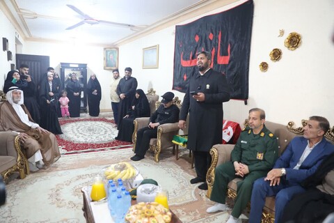 حضور خادمین حرم مطهر رضوی در منزل شهیدان سرافراز سید حسن مقدم و مرتضی مطوری 