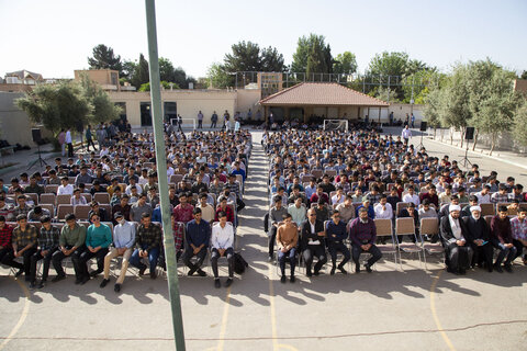 حضور امام جمعه یزد در جمع دانش آموزان دبیرستان پسرانه علوم و معارف اسلامی