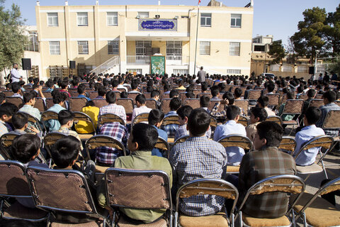 حضور امام جمعه یزد در جمع دانش آموزان دبیرستان پسرانه علوم و معارف اسلامی