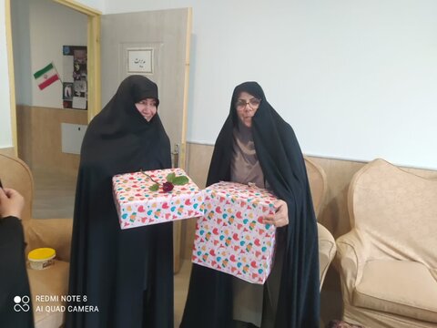 تصاویر/تجلیل از اساتید مدرسه علمیه صدیقه طاهره غرق‌آباد