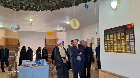 تصاویر/بازدید از نمایشگاه دائمی بصیرت رسانه و حجاب و عفاف مدرسه علمیه کوثر زرندیه