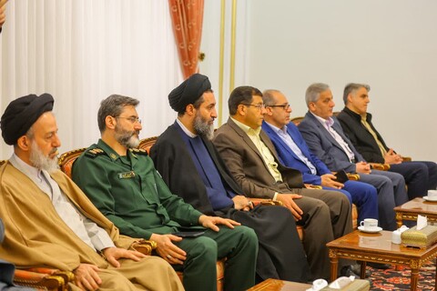 تصاویر | دیدار نماینده ولی فقیه در استان با خانواده شهدای خدمت و جمعی از اعضای دولت سابق