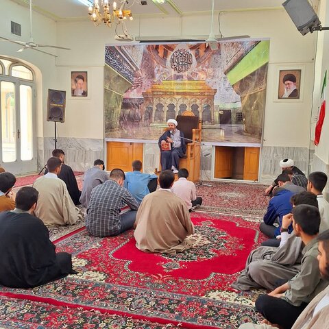 تصاویر برگزاری درس اخلاق و جشن دهه کرامت در مدرسه ولیعصر(عج)بروجرد