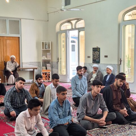 تصاویر برگزاری درس اخلاق و جشن دهه کرامت در مدرسه ولیعصر(عج)بروجرد