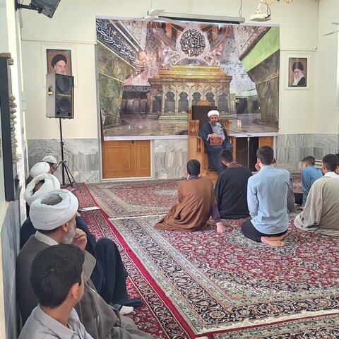 تصاویر برگزاری درس اخلاق و جشن دهه کرامت در مدرسه ولیعصر(عج)بروجرد