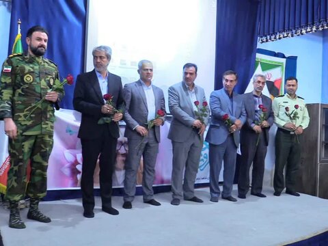 تصاویر/ نواخت«زنگ سپاس معلم و دهه کرامت» درکاشان