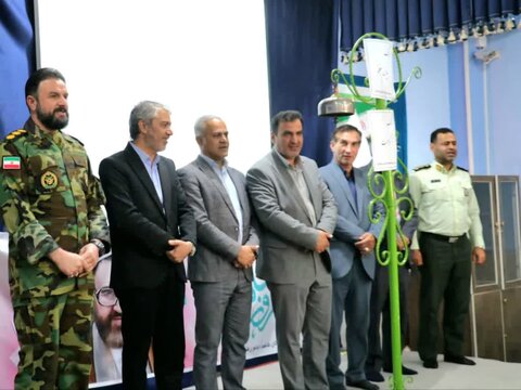 تصاویر/ نواخت«زنگ سپاس معلم و دهه کرامت» درکاشان