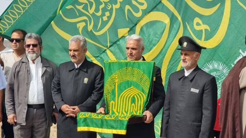 تصاویر/ دیدار خدام رضوی با والدین شهید هاشم امیری