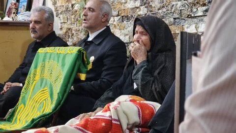 تصاویر/ دیدار خدام رضوی با والدین شهید هاشم امیری