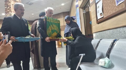 تصاویر/ پیچیدن عطر حرم رضوی در بیمارستان سوانح و سوختگی گناوه