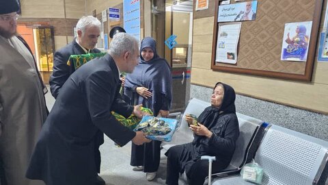 تصاویر/ پیچیدن عطر حرم رضوی در بیمارستان سوانح و سوختگی گناوه