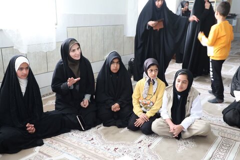 تصاویر دیدار نماینده ولی فقیه در لرستان با بسیجیان حلقات صالحین