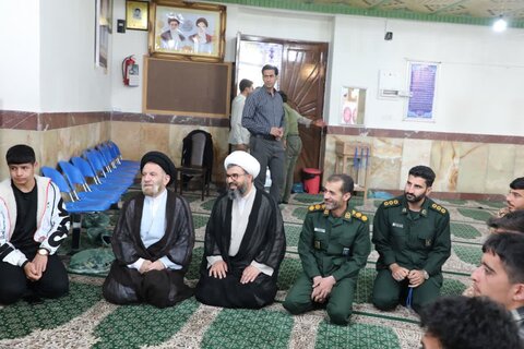تصاویر دیدار نماینده ولی فقیه در لرستان با بسیجیان حلقات صالحین