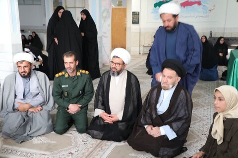 تصاویر دیدار نماینده ولی فقیه در لرستان با بسیجیان حلقات صالحین
