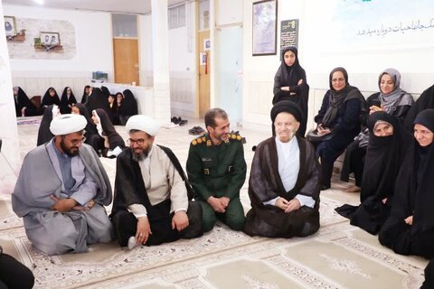 تصاویر دیدار نماینده ولی فقیه در لرستان با بسیجیان حلقات صالحین